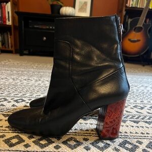 Topshop black booties w/tortoise chunky heel